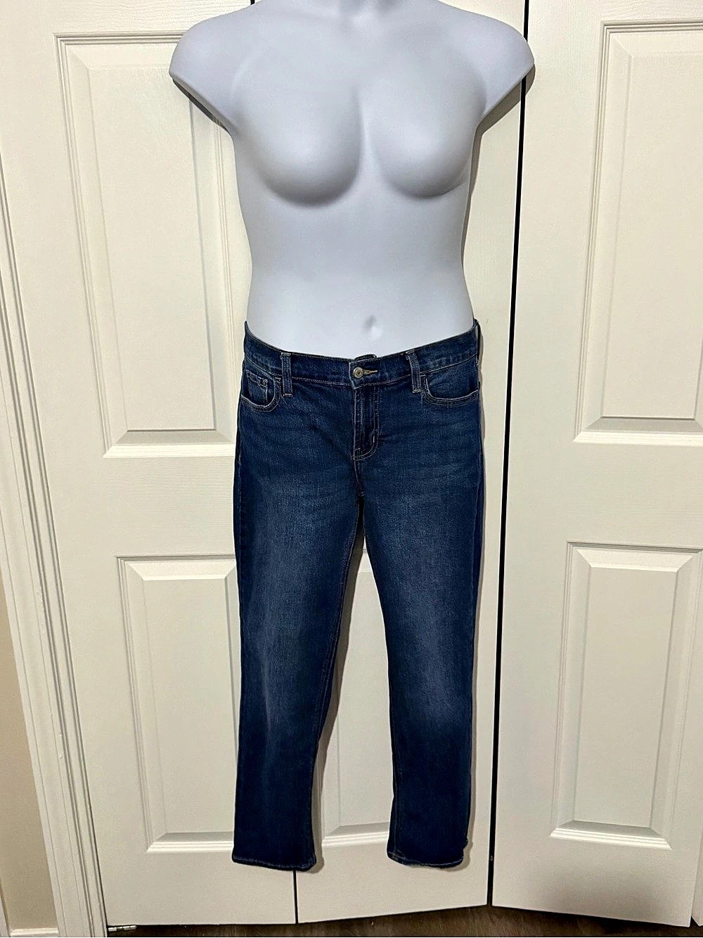Old Navy Mid-Rise Wow Boyfriend Straight Jeans in Blue 2 short